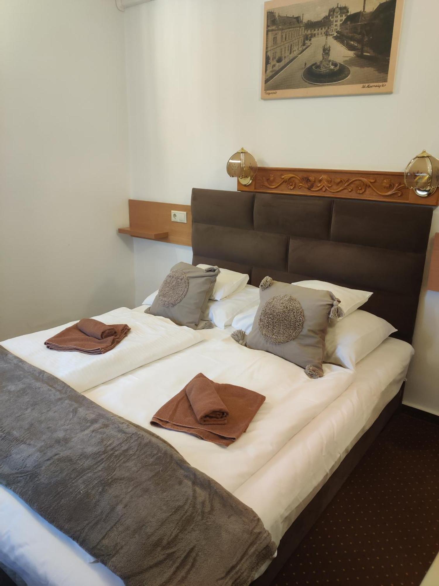 Fészek Fogadó - Pension Nest Mosonmagyaróvár Exterior foto