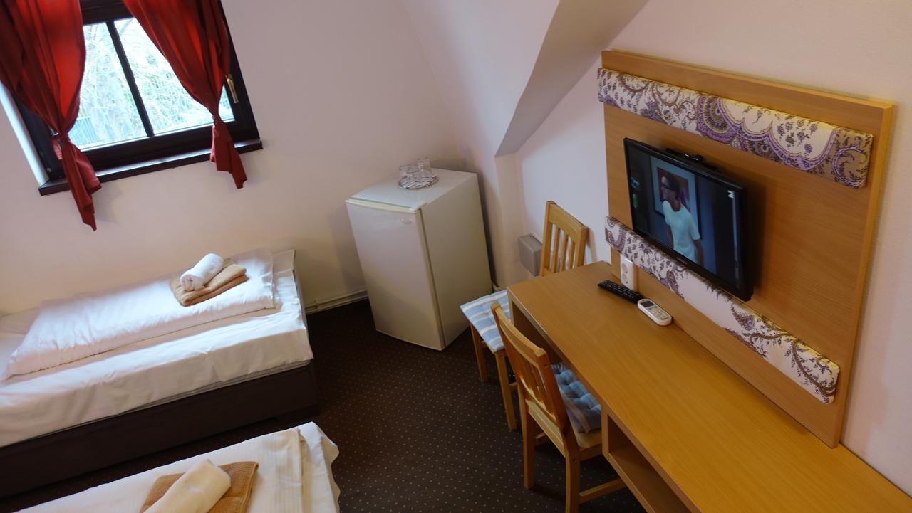 Fészek Fogadó - Pension Nest Mosonmagyaróvár Exterior foto